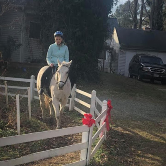 Meet your Posher, Gabriella - Picture 1 of 1